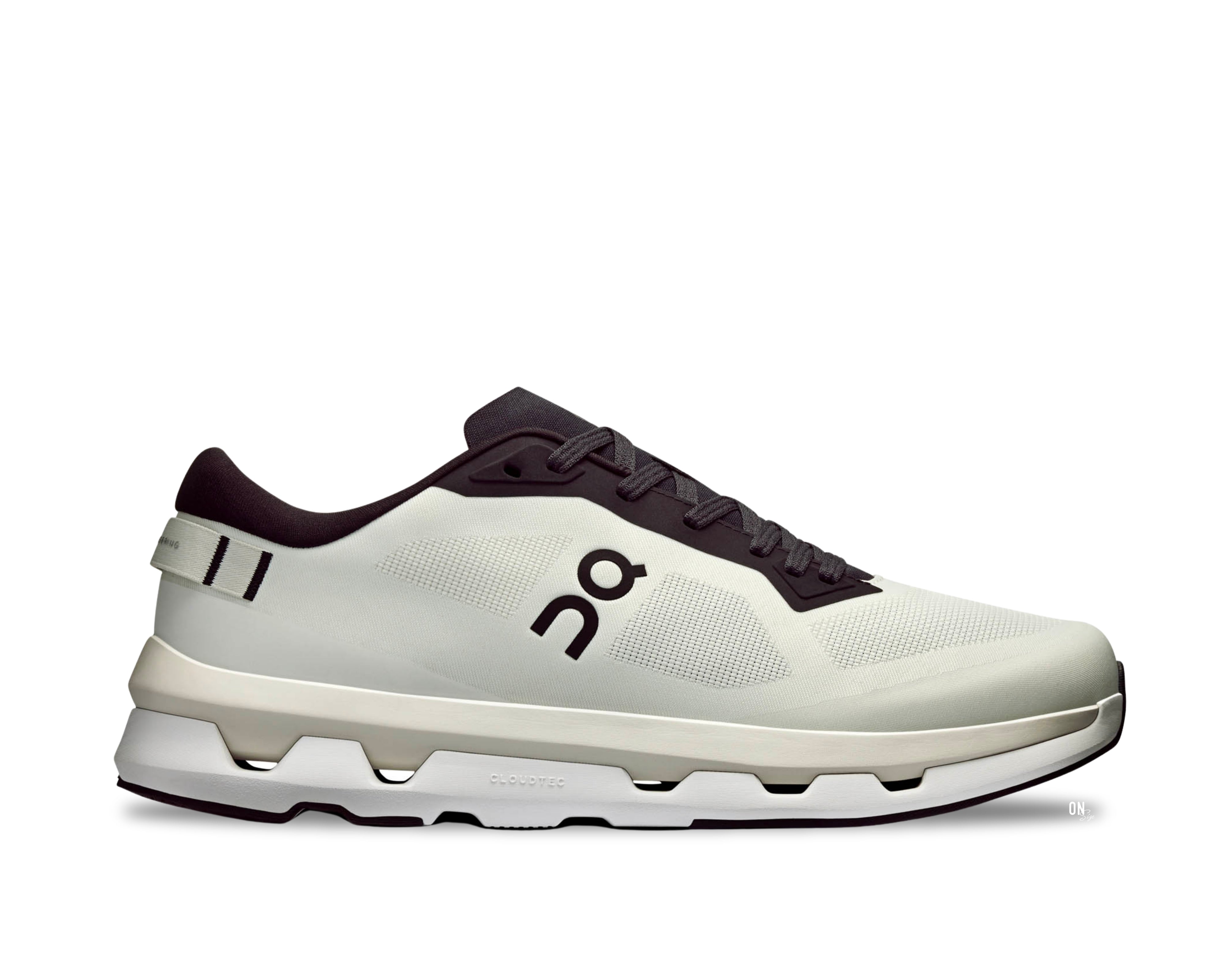 On Running Cloudzone Ice Black